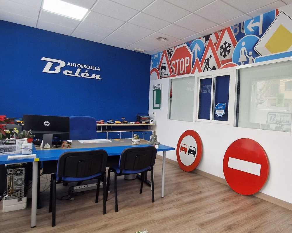 Autoescuela B&B: Conduce con Confianza y Éxito