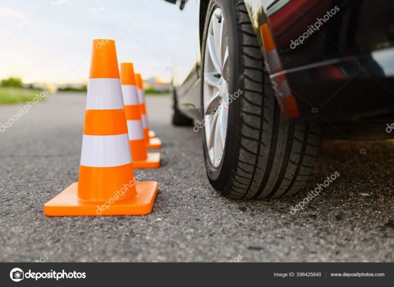 Aparca en Paralelo a la Primera: Gu&iacute;a con Conos