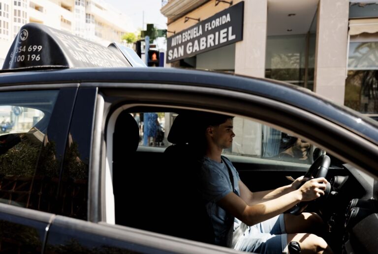 Costo de Clases de Manejo en Florida: Gu&iacute;a Completa