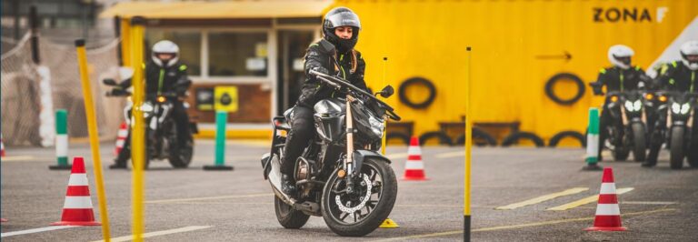 Tu Carnet de Moto: Precios y Claves para Ahorrar