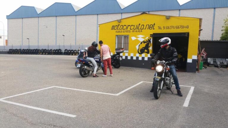 Coste del Carnet de Moto en Madrid (Gu&iacute;a 2025)