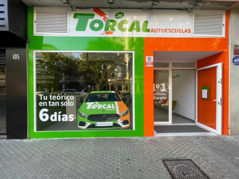 Autoescuela Torcal: Aprende a conducir con lujo y estilo