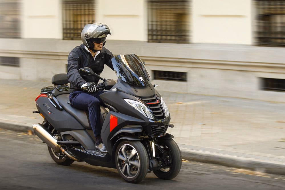 &iquest;Qu&eacute; tan dif&iacute;cil es manejar una motocicleta de tres ruedas?