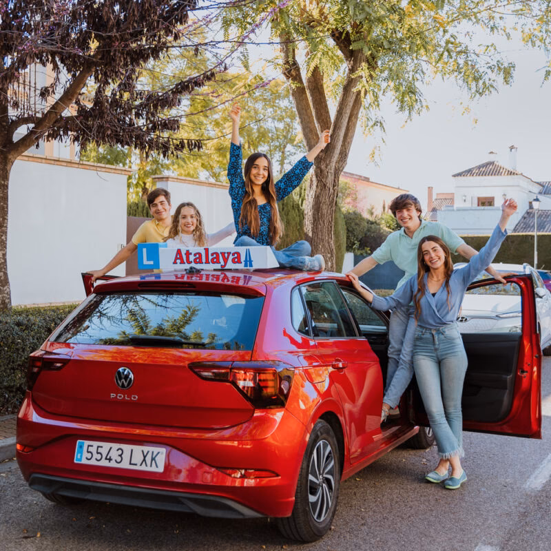 &iquest;Qu&eacute; es una escuela de manejo de alto riesgo?