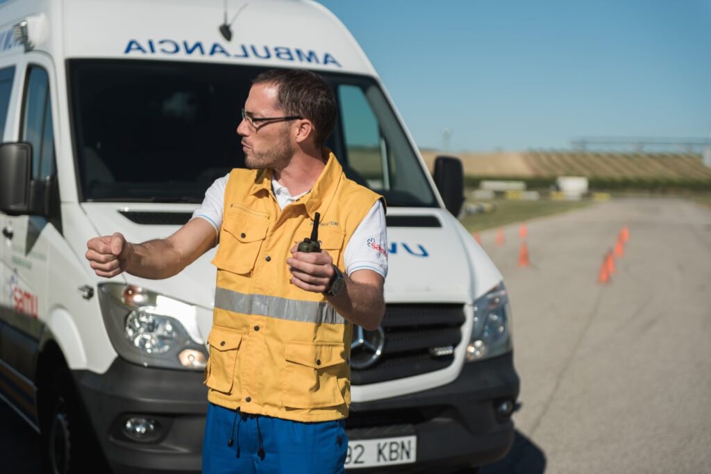 Conductor de Ambulancia: Guía de Requisitos y Salario