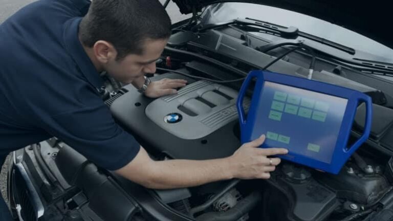 Mecatr&oacute;nica Automotriz: La Carrera para Diagnosticar