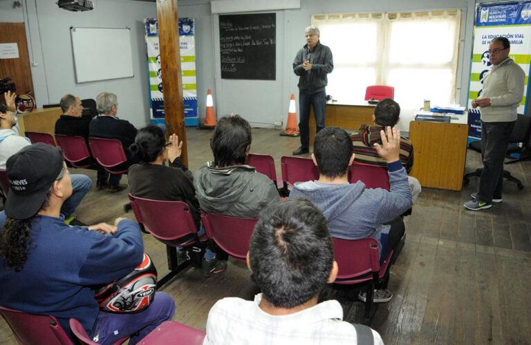 Gu&iacute;a para Aprender a Manejar en Malvinas Argentinas
