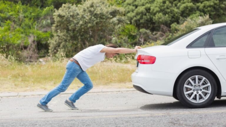 C&oacute;mo Arrancar un Coche a Empujones: Gu&iacute;a Completa