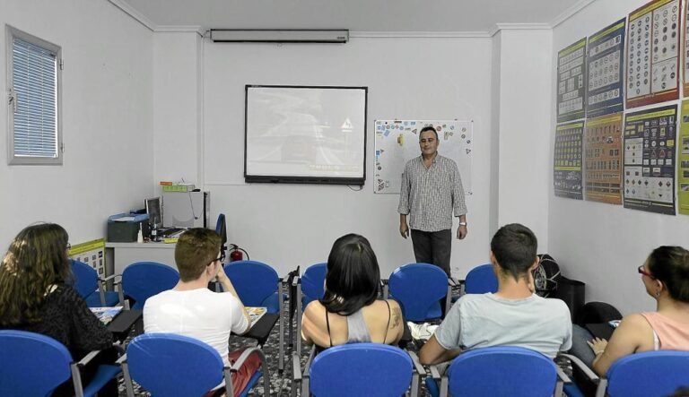 Gu&iacute;a del carnet: &iquest;Autoescuela o por libre?