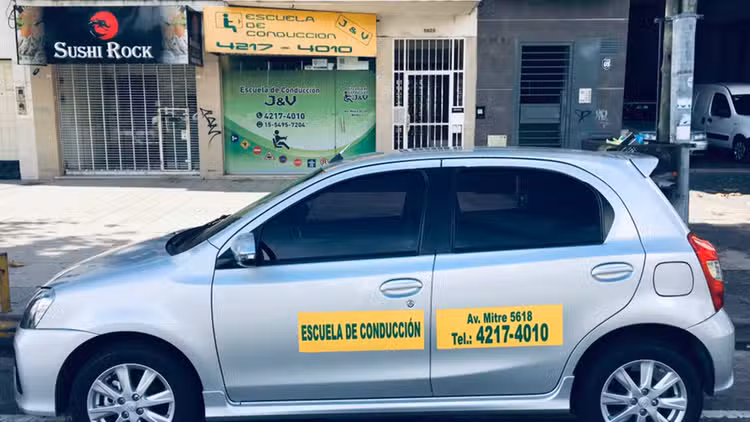 Escuela de Conducci&oacute;n Juan