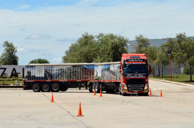 Gu&iacute;a para Ser un Conductor de Tr&aacute;iler Profesional