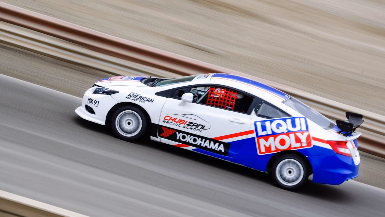 ¿Qué se necesita para ser piloto de carreras?