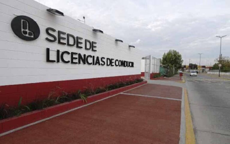 Costo de la Licencia de Conducir en Lan&uacute;s: Gu&iacute;a