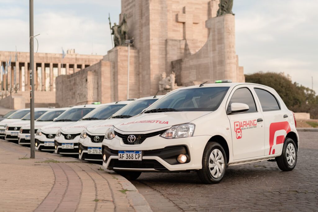 Domina el Arte de Estacionar tu Auto: Guía Total