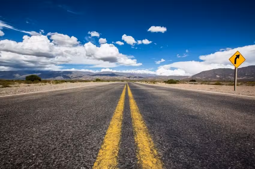 MANOS AL VOLANTE: AUTOESCUELA