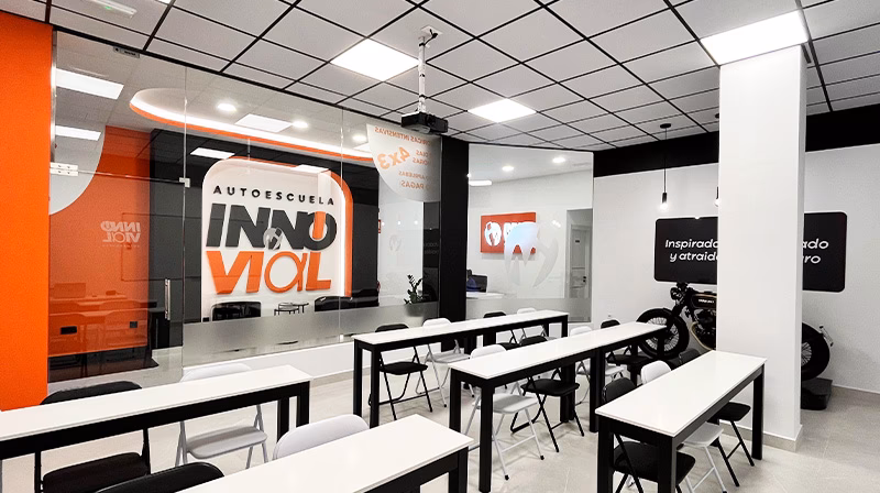 ¿Cuánto gana una autoescuela?