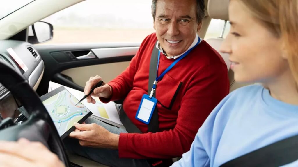 Sueldo de instructor de autoescuela: ¿Cuánto ganas?